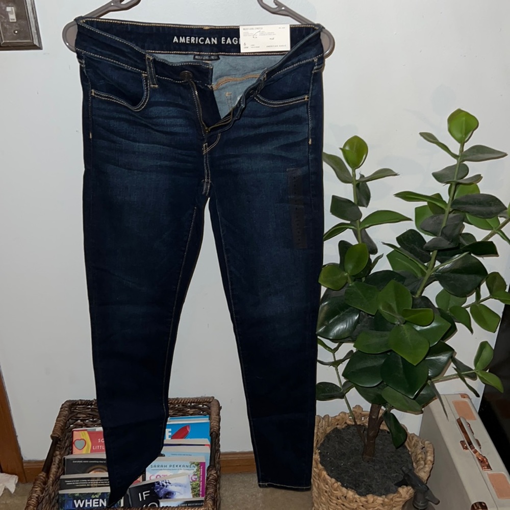NEW WITH TAGS American Eagle Next Level Stretch Jeggings- Size 6